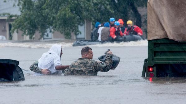 Aumentan a 14 las muertes en EEUU por paso del devastador huracán Matthew
