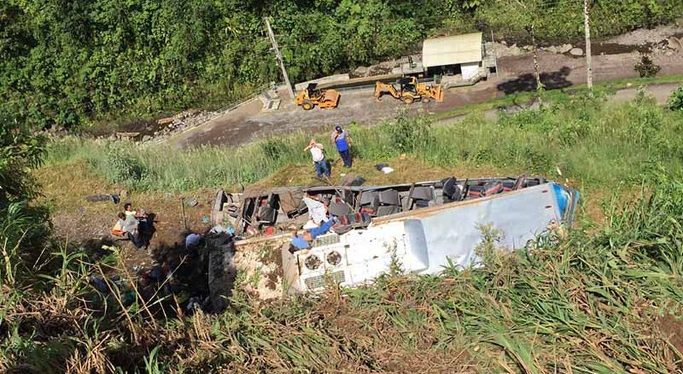 Vuelco de autobús en Cinchona deja doce fallecidos