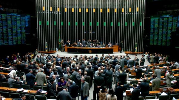 El Congreso de Brasil aprobó congelar el gasto público por 20 años