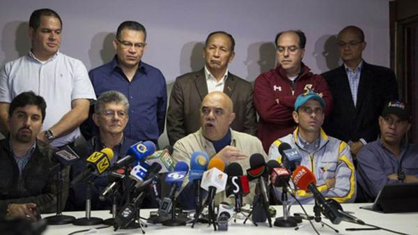 Terminó la reunión de la oposición venezolana sin confirmación sobre su participación en el diálogo con el régimen de Nicolás Maduro
