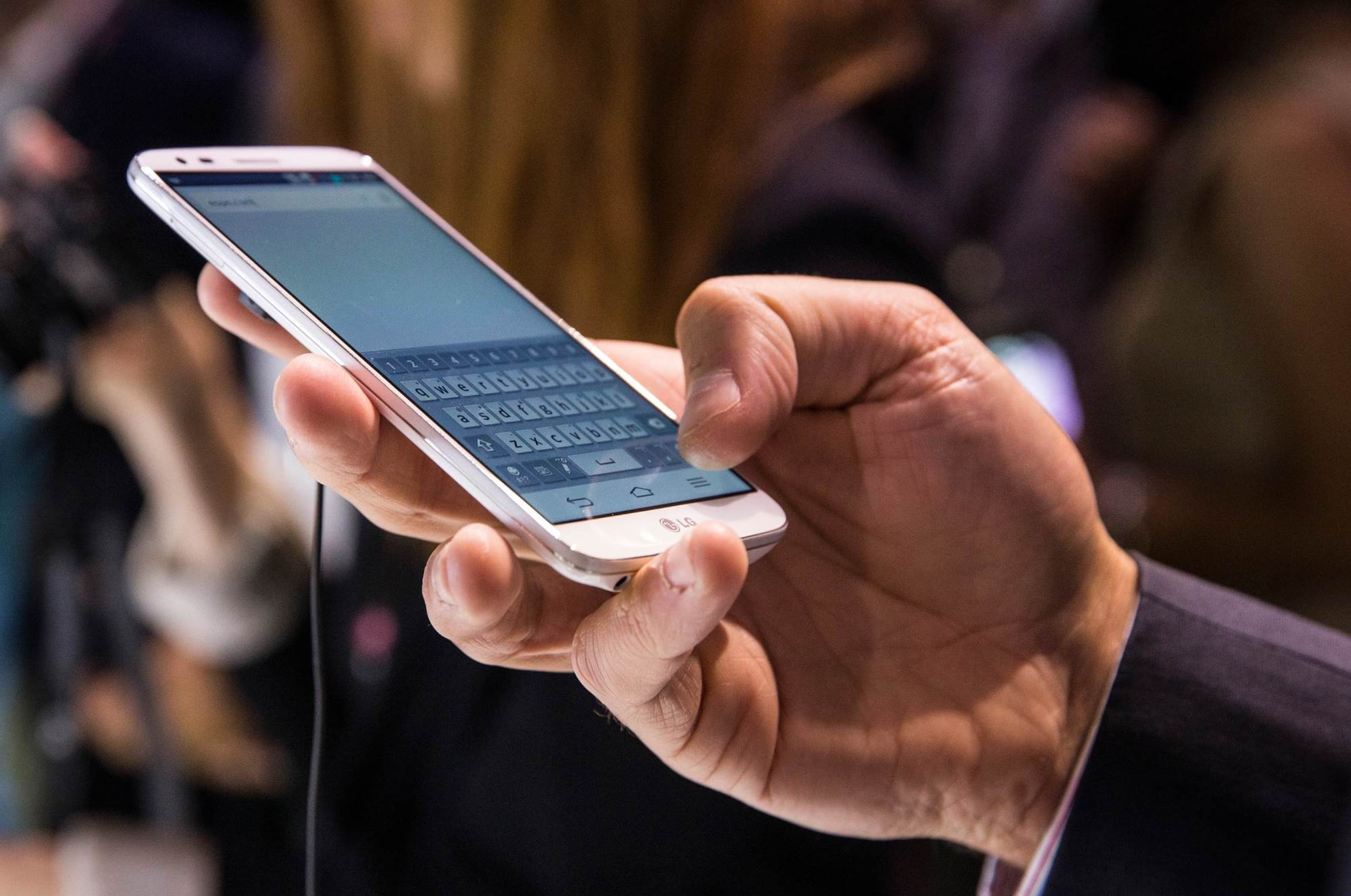 Defensoría pide a Sutel extender consulta pública sobre tarifas de telefonía móvil e internet