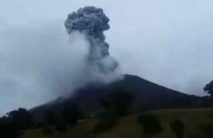 El Volcán Turrialba expulsa ceniza de manera pasiva pero constante