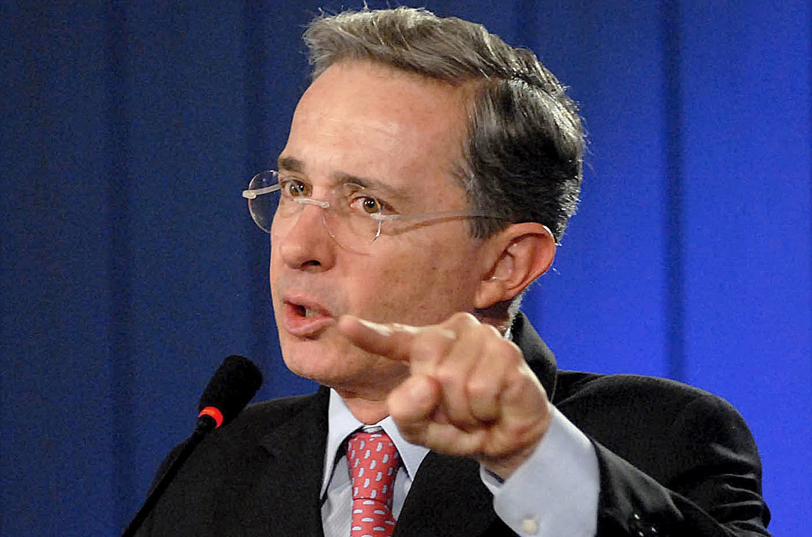 Álvaro Uribe: «Estábamos cerca de entregarnos al terrorismo»