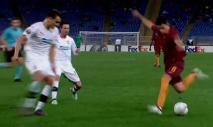 De lujo, Diego Perotti se lució con un gol de rabona en Europa League