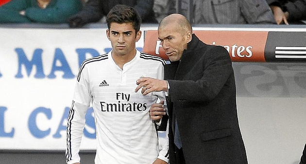 (Vídeo) Zidane debuta a su hijo que le responde con gol