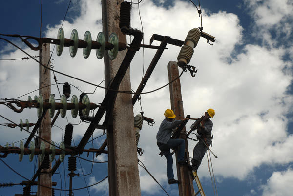 Piden a Aresep frenar aumento de tarifas eléctricas