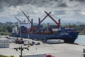 Navieras reclaman pérdidas millonarias por cierre parcial en puerto de Moín