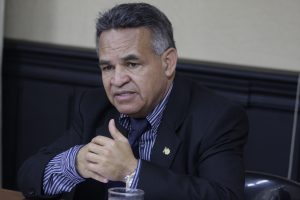 Justo Orozco acusa intento de “golpe de Estado” y “secuestro” a partido que fundó