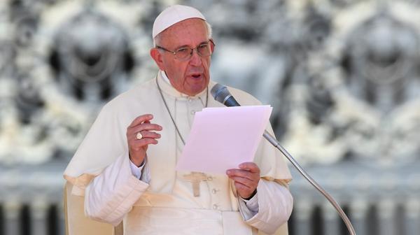 El papa Francisco extendió el permiso especial para que los sacerdotes perdonen el aborto