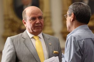 Precandidato del PUSC reta a José María Figueres por caso ICE-Alcatel