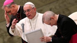 El papa Francisco denunció «resistencias malvadas» a sus reformas en la Curia romana