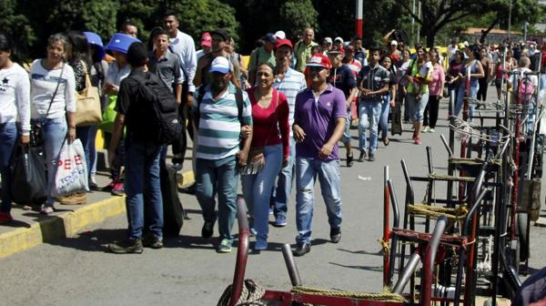 Miles de venezolanos volvieron a cruzar la frontera con Colombia para conseguir alimentos, pañales y medicinas
