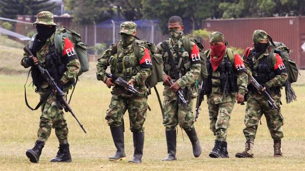 El gobierno de Colombia acusa al ELN de colocar una bomba que mató a una niña indígena