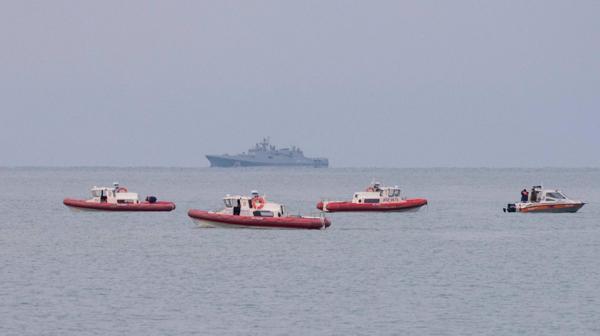 Hallaron fragmentos del fuselaje del avión militar ruso siniestrado en el Mar Negro