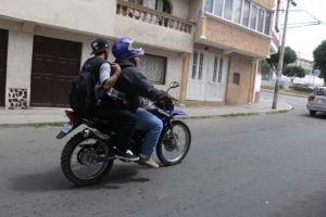 Cambios en requisitos de casco de seguridad busca reducir muerte de motociclistas en carretera