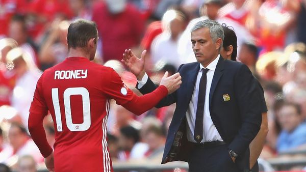José Mourinho aconsejó a Wayne Rooney para que abandone el Manchester United