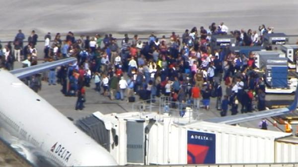 Tiroteo en Aeropuerto de Florida deja tres muertos y varios heridos