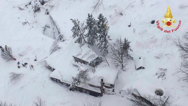 Relato de un sobreviviente de avalancha en Italia: «Vi la montaña caer sobre el edificio»
