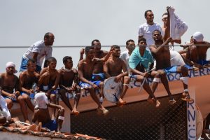 Motín en Brasil: los prisioneros de la cárcel de Alcaçuz mantienen el control del centro penitenciario