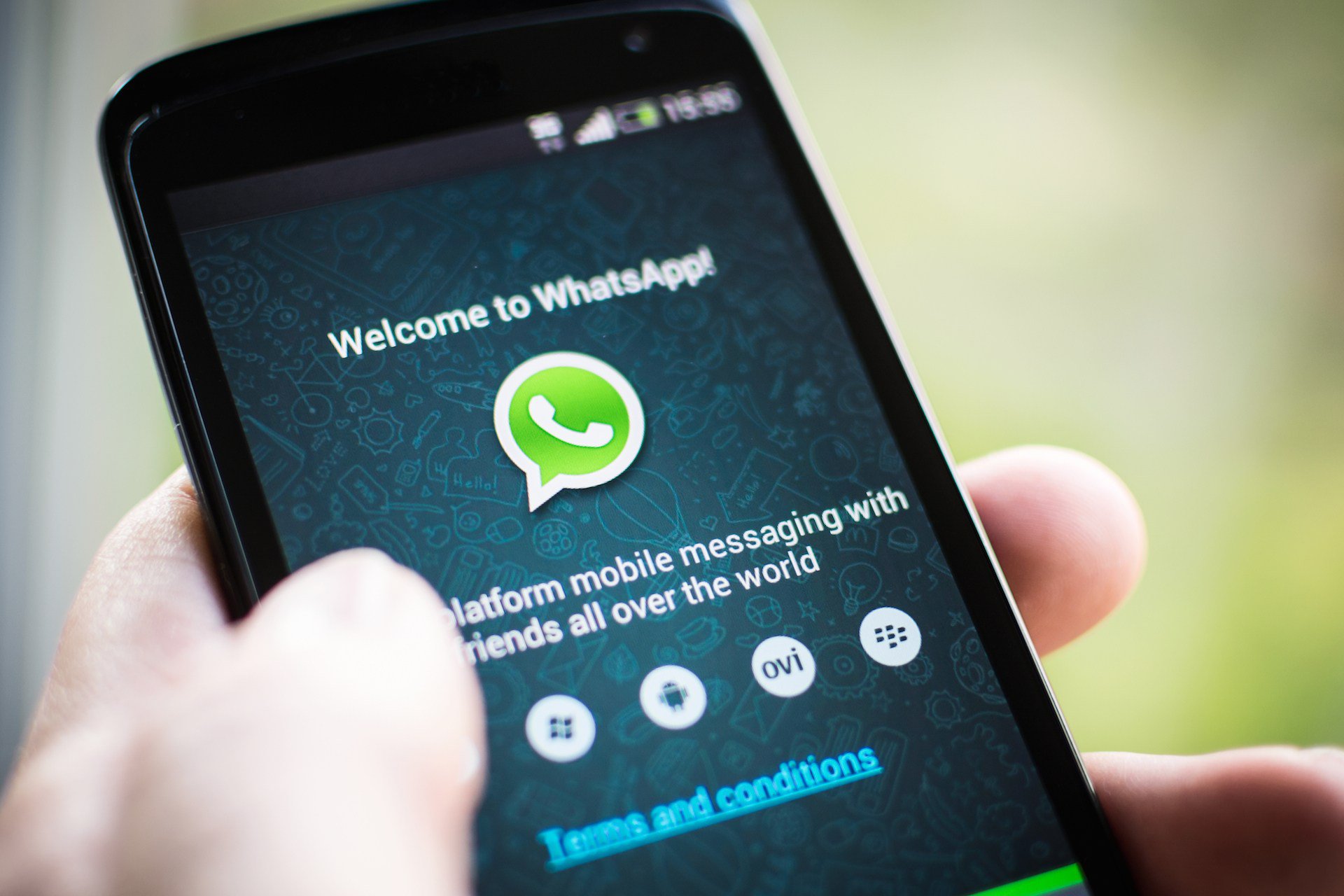 La nueva actualización de WhatsApp comprometería la privacidad de los usuarios