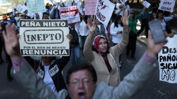 Los mexicanos salen a las calles para una marcha nacional contra el Gasolinazo decretado por Enrique Peña Nieto