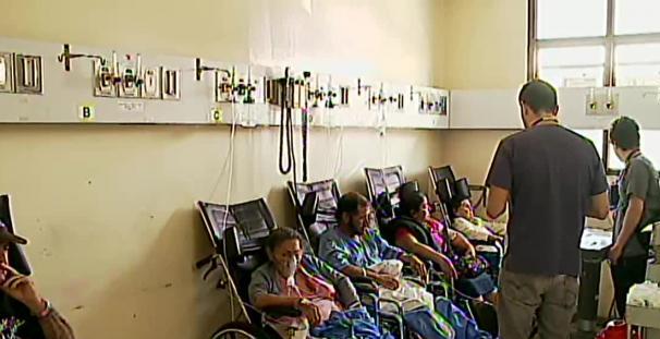 Falta de camas en cirugía y medicina colapsa servicio de emergencias de Hospital de Alajuela