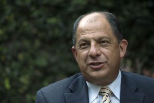 Luis Guillermo Solís no “pierde la fe” de aprobar nuevos impuestos