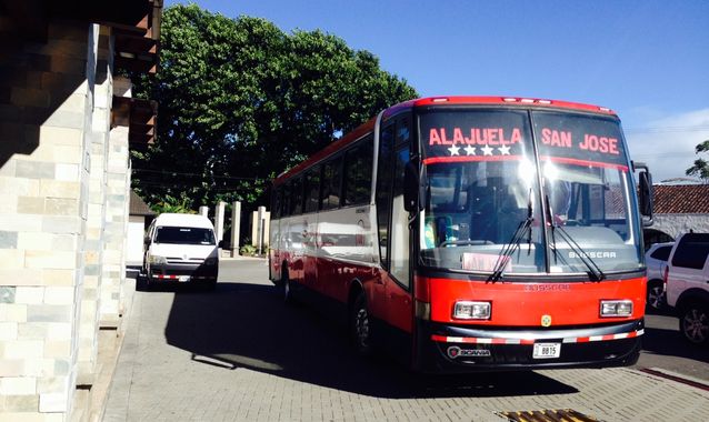 Defensoría pide cuentas al Gobierno por alto costo en viaje directo desde Alajuela