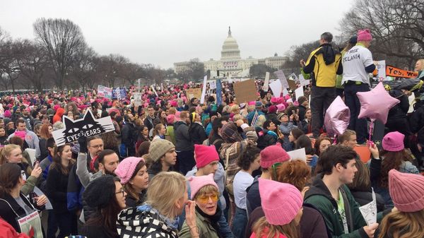 Cientos de miles de mujeres marchan en Estados Unidos contra Donald Trump