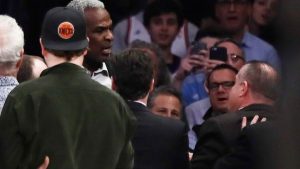 (Vídeo) Golpes, insultos y escándalo: arrestaron a una gloria de los Knicks en pleno partido de la NBA