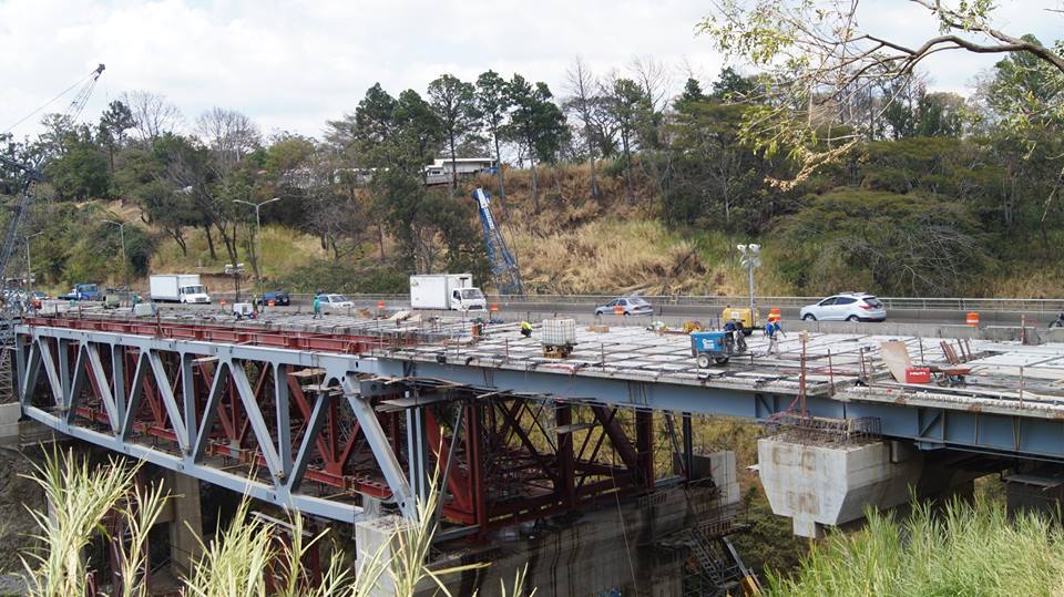 Puente Alfredo González Flores tendrá tres carriles habilitados a mediados de marzo