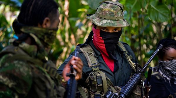 Historia de dos hermanos militares colombianos: uno está secuestrado por el ELN, el otro obligado a custodiar a las FARC