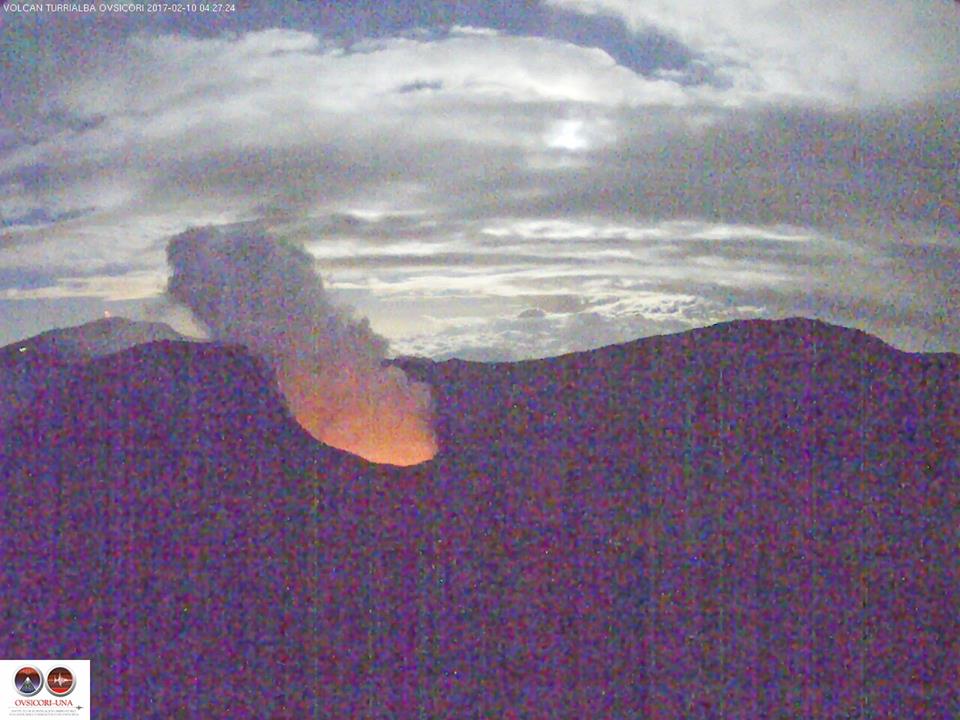 Especialistas llaman a la calma tras detección de color rojizo en cráter del Turrialba
