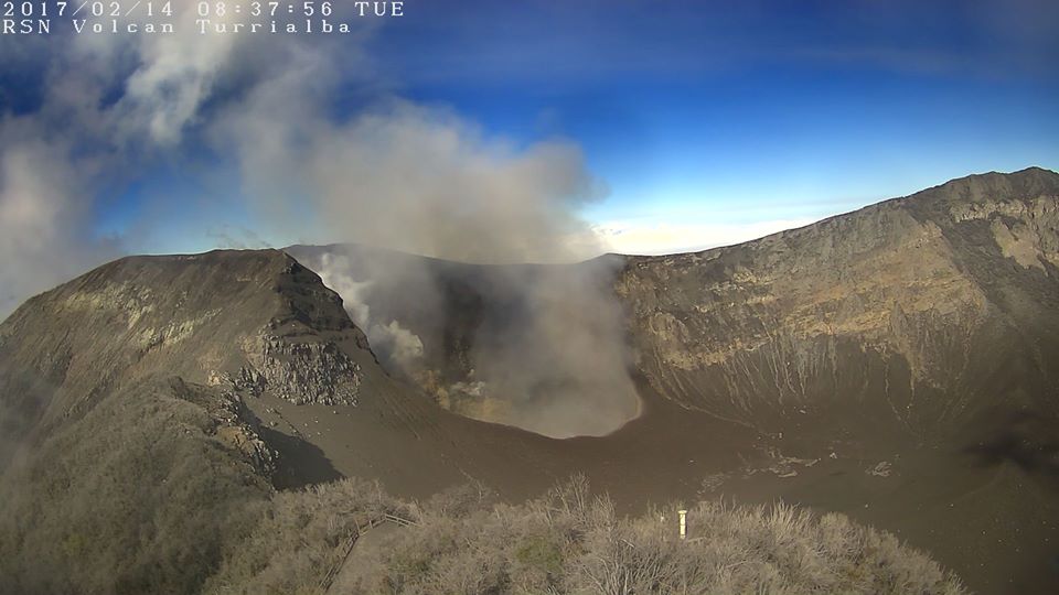 Especialistas aseguran que es impredecible determinar profundidad de lava en el Turrialba