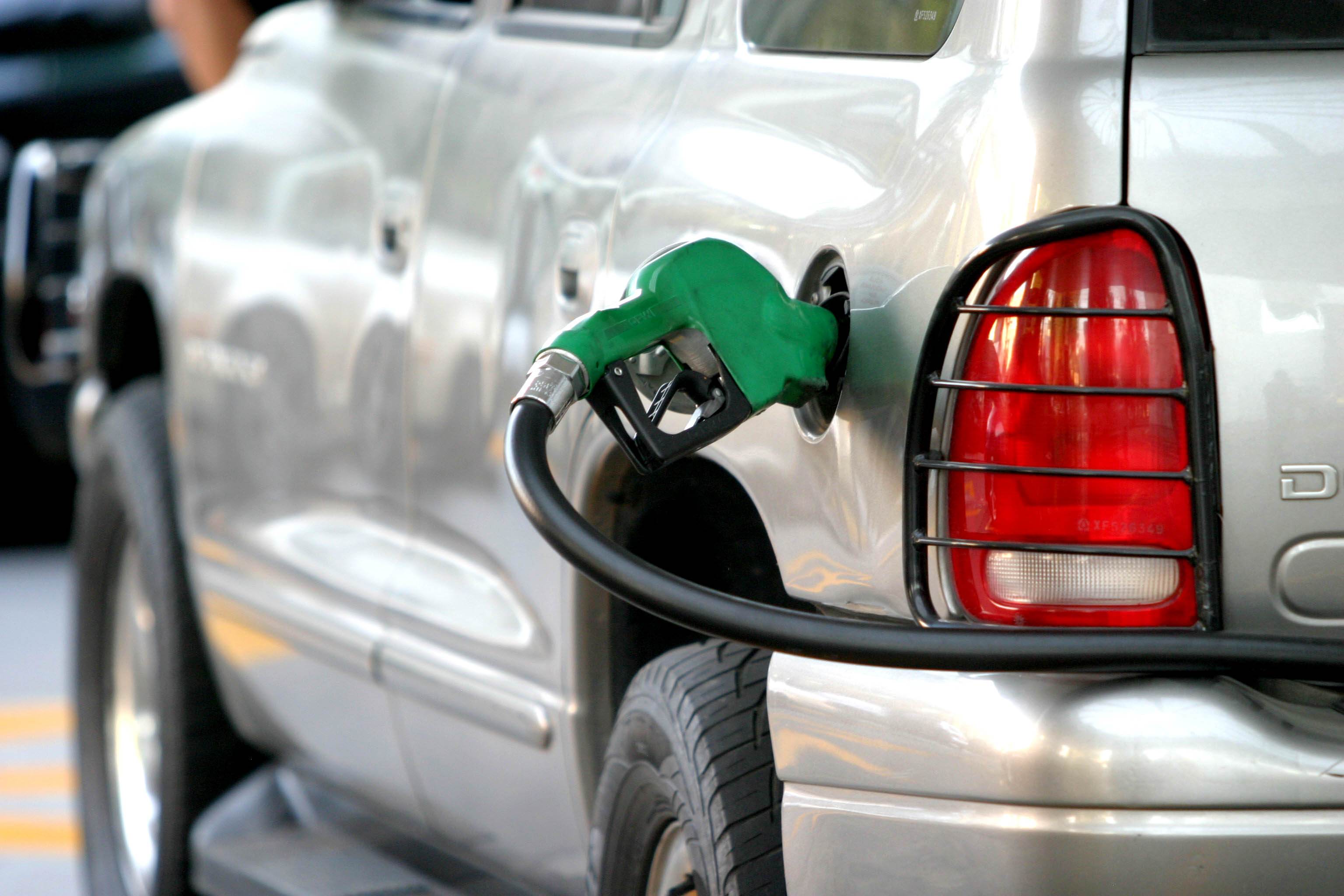 Aresep descarta que calcular precios de combustible semanalmente elimine rezago