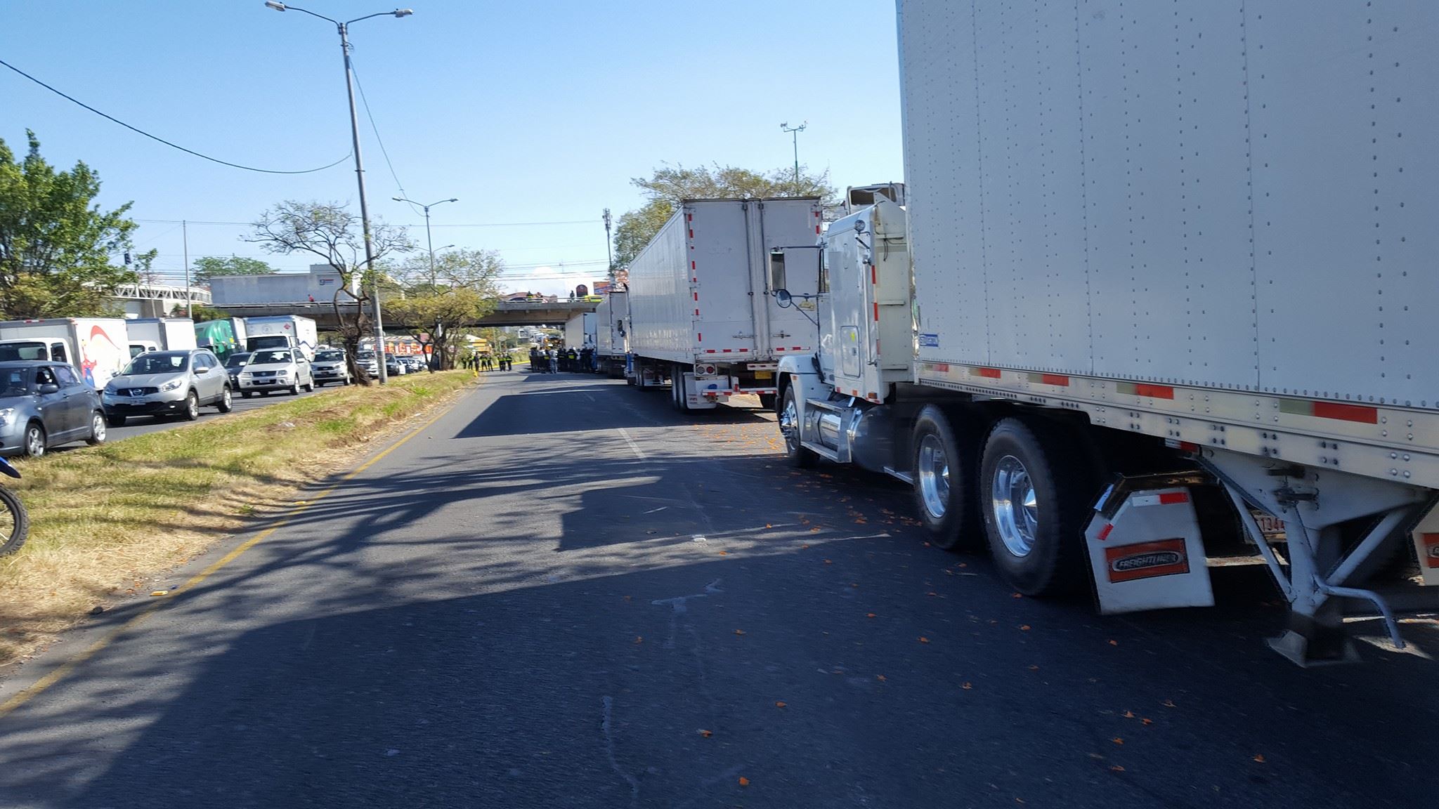 Policía movió furgones por cuenta propia para restablecer paso en Frontera Sur