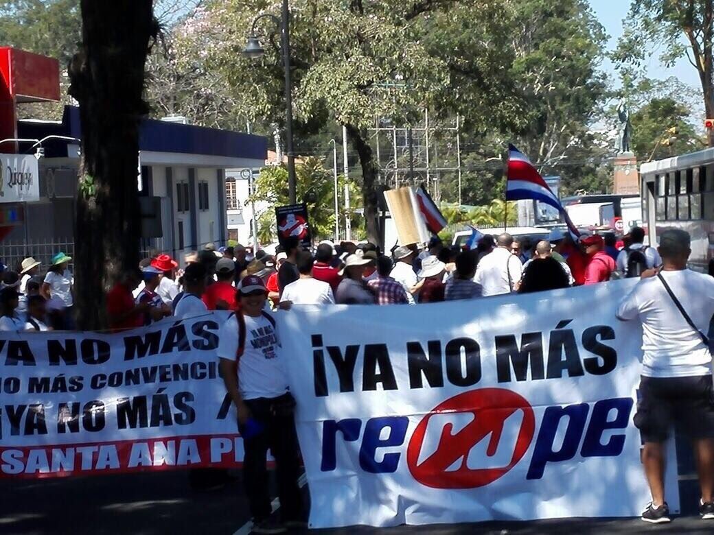 200 personas marcharon en la capital contra Recope este sábado
