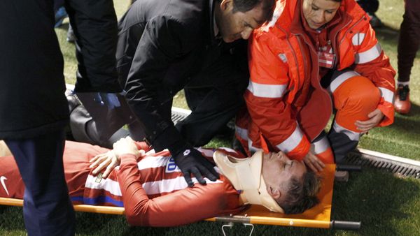 (Vídeo) El impactante golpe que dejó al «Niño» Torres inconsciente