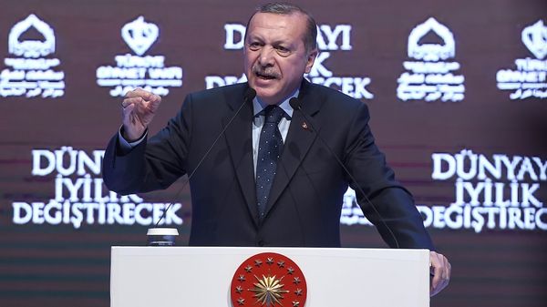 Erdogan advirtió que Holanda «pagará un precio» por impedir manifestaciones en favor del referéndum constitucional