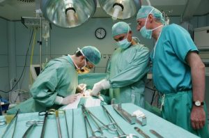 Ausentismo obligó a suspender 400 cirugías de Hospital de San Carlos en seis meses