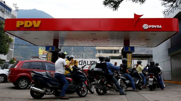 Venezuela, el país del petróleo, se quedó sin gasolina para su ciudad capital