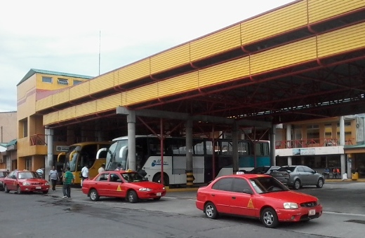 Tras reunión con Aresep, taxistas pedirán al Mopt rigidez con multas por transporte ilegal
