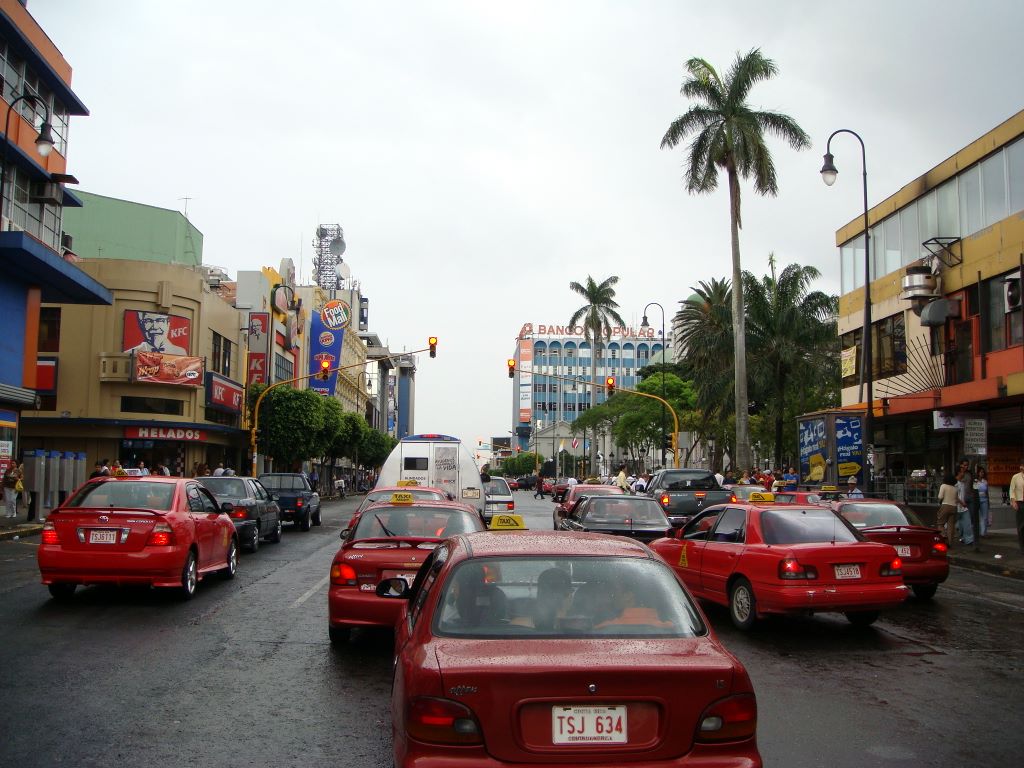 Taxistas entierran posibilidad de que Gobierno erradique transporte ilegal