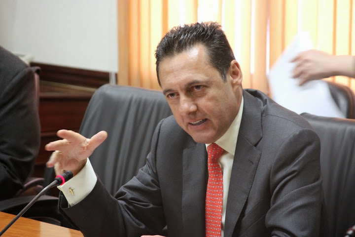 Gobierno pide cita a Antonio Álvarez Desanti para tratar temas legislativos