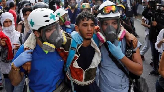 El régimen militar de Nicolás Maduro vuelve a reprimir a la población civil y deja un nuevo muerto