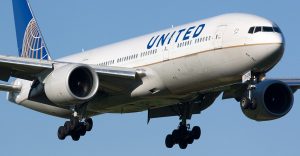 United Airlines y el pasajero expulsado del avión alcanzaron un arreglo extrajudicial