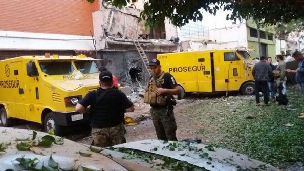 Banda de más de 30 ladrones con un arsenal militar robó millones de dólares en Paraguay