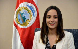 Natalia Díaz inscribe precandidatura y promete renovar al Movimiento Libertario