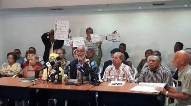 La oposición venezolana prepara «la marcha de los abuelos» hasta la Defensoría del Pueblo
