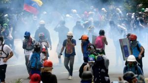 Mientras OEA discute crisis en Venezuela, el régimen de Maduro reprime a la oposición